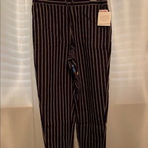 Stripped comfy pants.